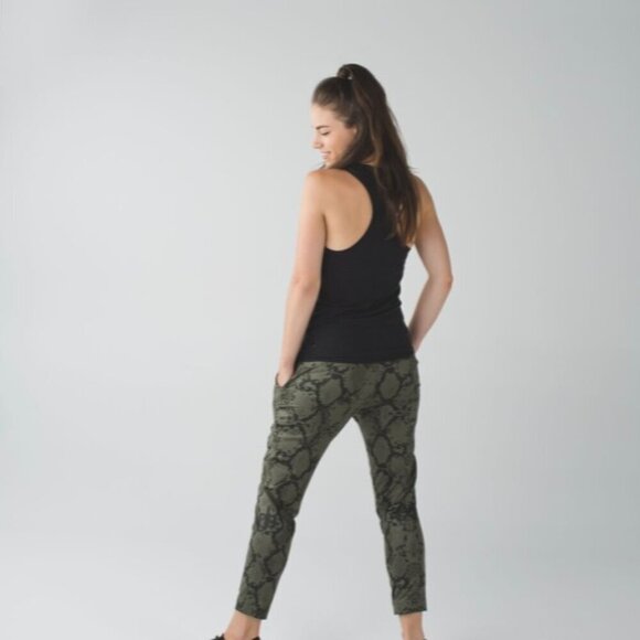 Lululemon Athletica Green Cropped Pants - Picture 5 of 13
